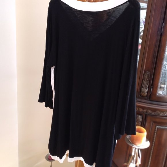 Elegant White and Black Blouse, Famous Suzanne Betro, Size - 1X - Picture 6 of 6